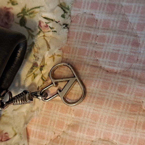 Valentino Garavani Luxury Black Leather Clutch - Picture 5 of 8